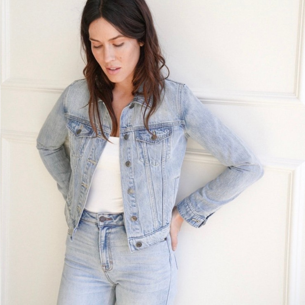 Carly Jean Los Angeles Fletcher jean jacket size small